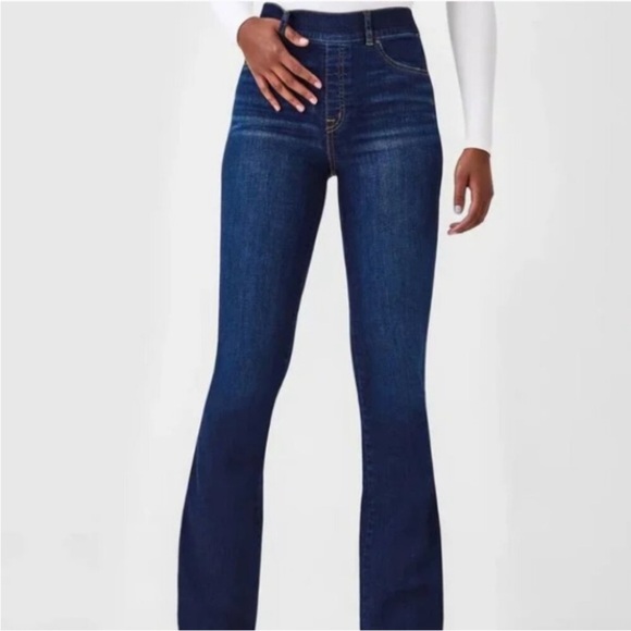 Spanx Flare  Bootcut Jeans in Midnight Shade Dark Wash 
 Size Medium NWOT - Picture 4 of 17